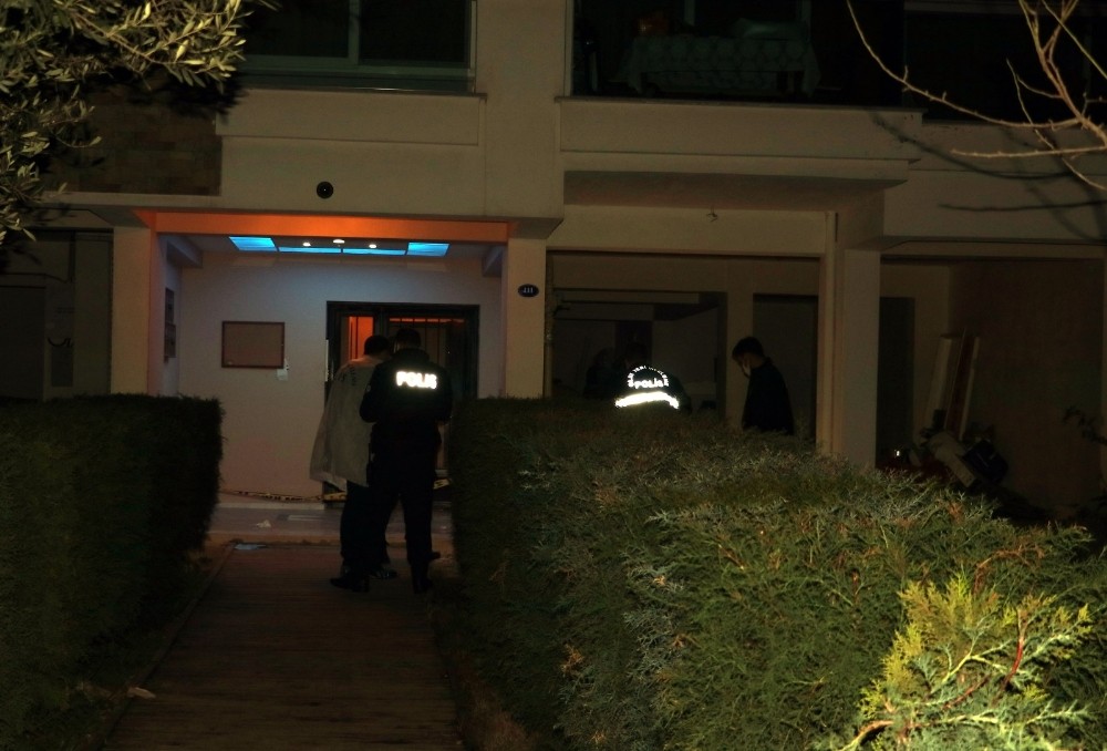 Evinin önünde silahlı saldırıya uğradı