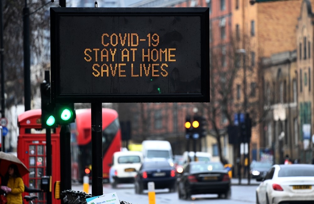 İngiltere’de son 24 saatte Covid-19’a bağlı 230 can kaybı