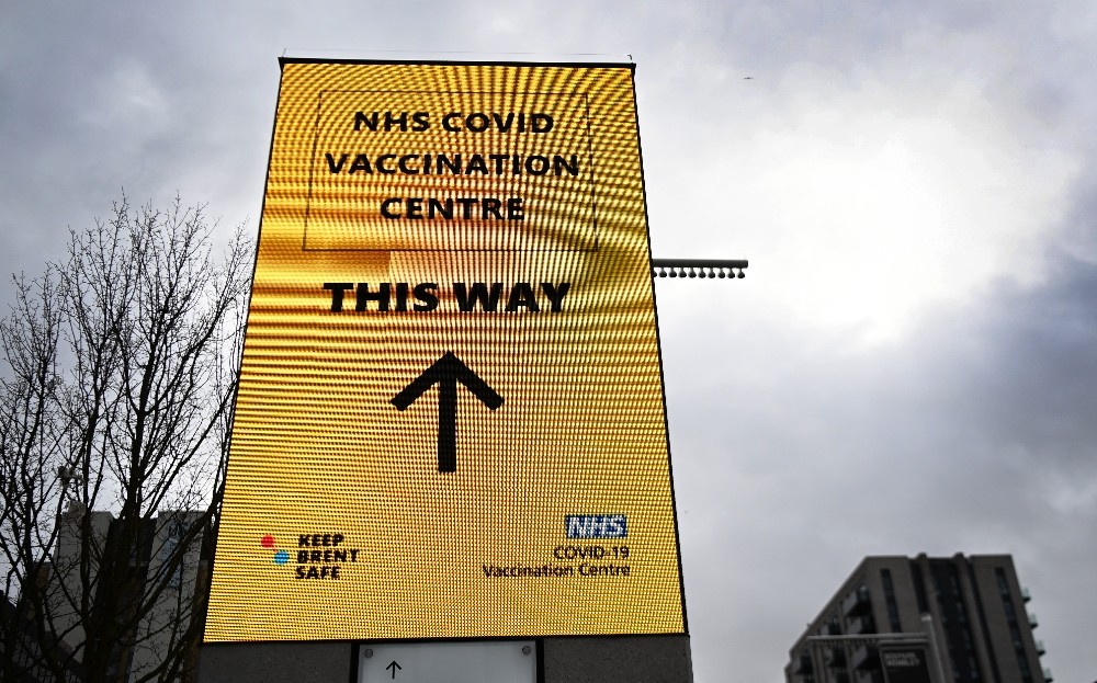 İngiltere’de son 24 saatte Covid-19’a bağlı 587 can kaybı