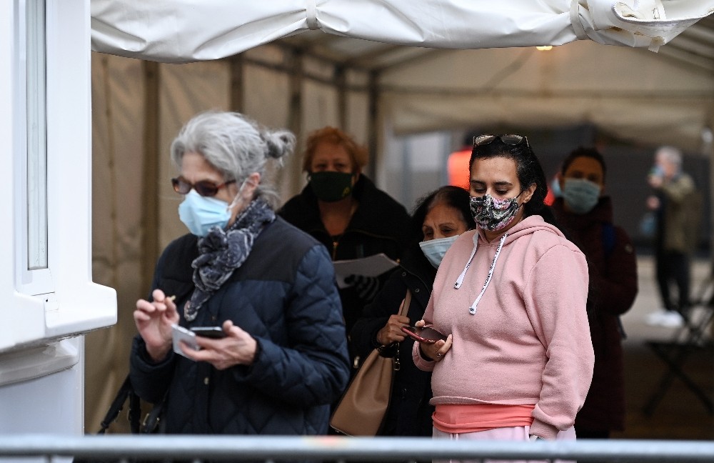 İngiltere’de son 24 saatte Covid-19’a bağlı bin 449 can kaybı