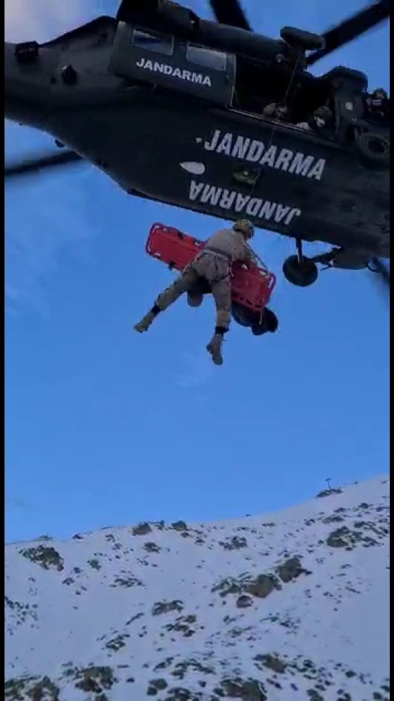 Jandarma nefes kesen kurtarma operasyonunun görüntülerini paylaştı