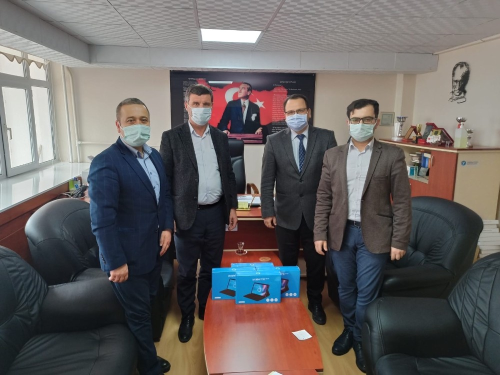 Kastamonu TSO, milli eğitime 78 adet tablet teslim etti
