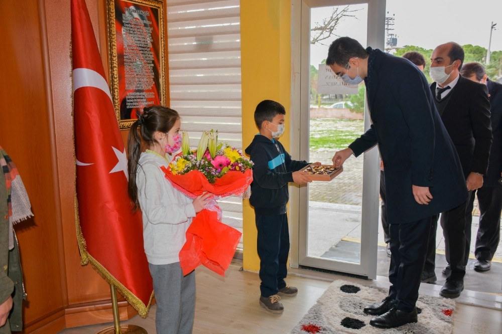 Kaymakam Yıldız yüz yüze eğitime başlayan okulları ziyaret etti