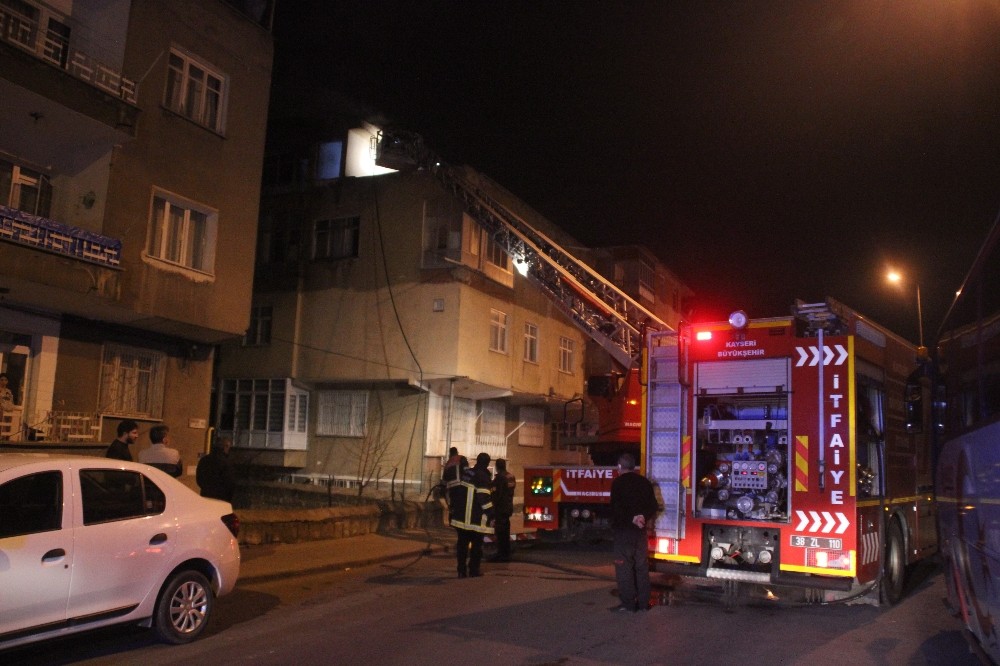 Kayseri’de boş dairede yangın