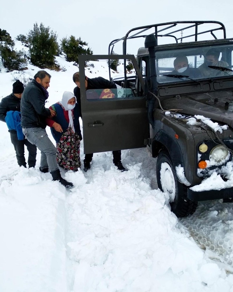 Kıbrıs gazisi ve eşinin yardımına jandarma yetişti