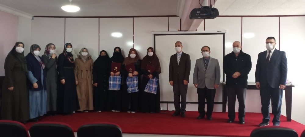 Kur’an Kursu öğrencilerine hafızlık belgeleri verildi