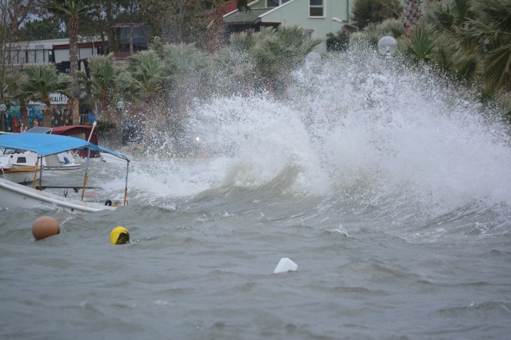 Kuzey Ege’de fırtına