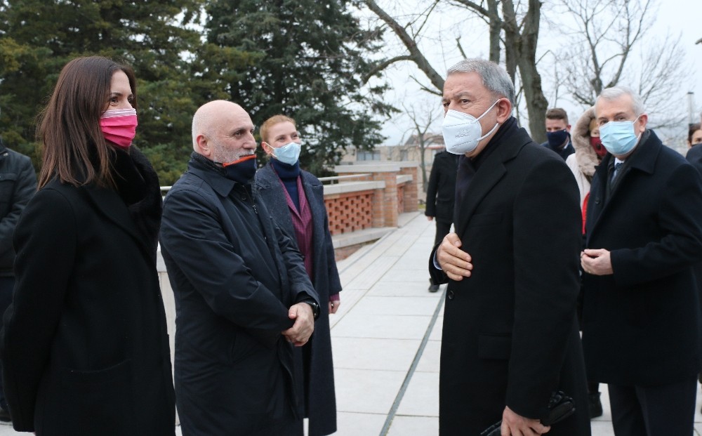 Milli Savunma Bakanı Akar, Macaristan’da