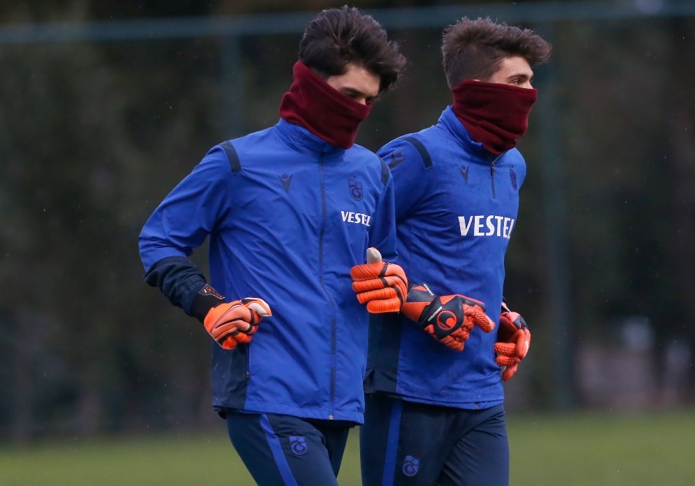 Trabzonspor kar altında çalıştı