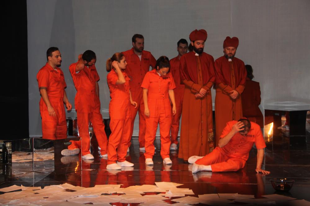 Film tadında gerilim dolu oyun izleyicilerin nefeslerini kesecek