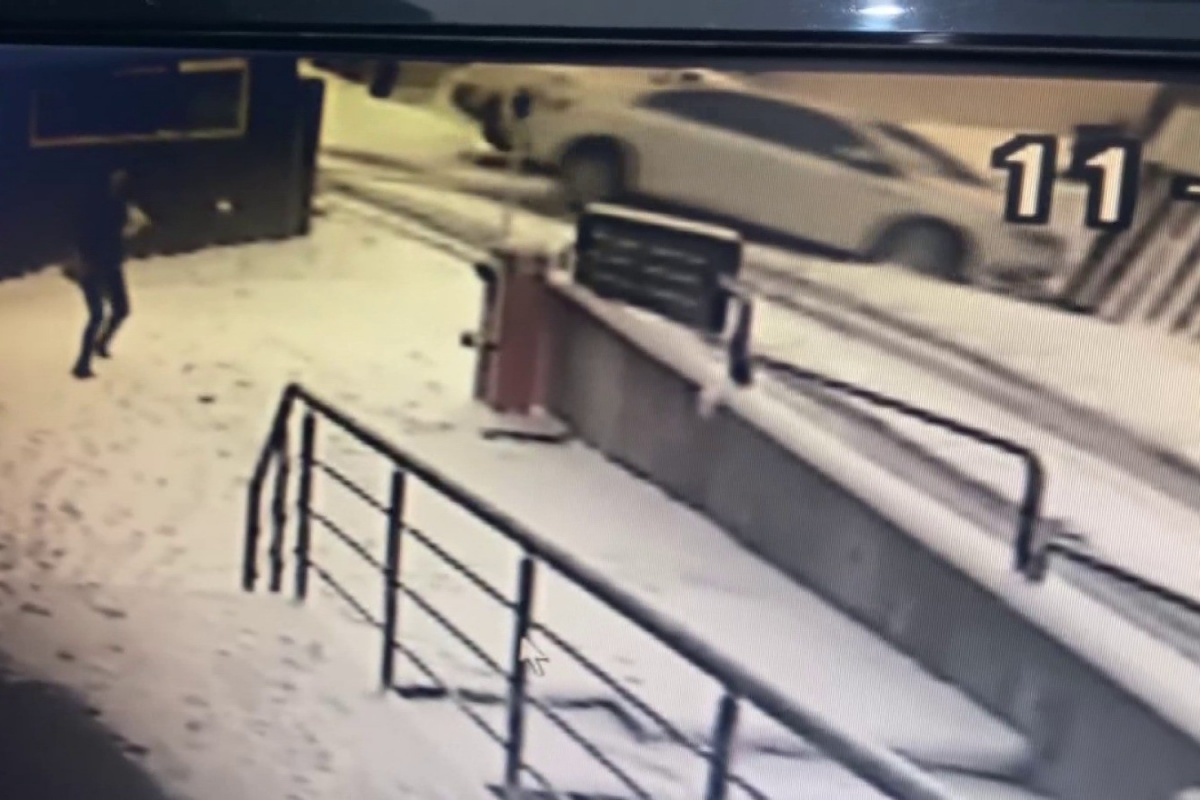 Site görevlisi ölümden saniyelerle kurtuldu