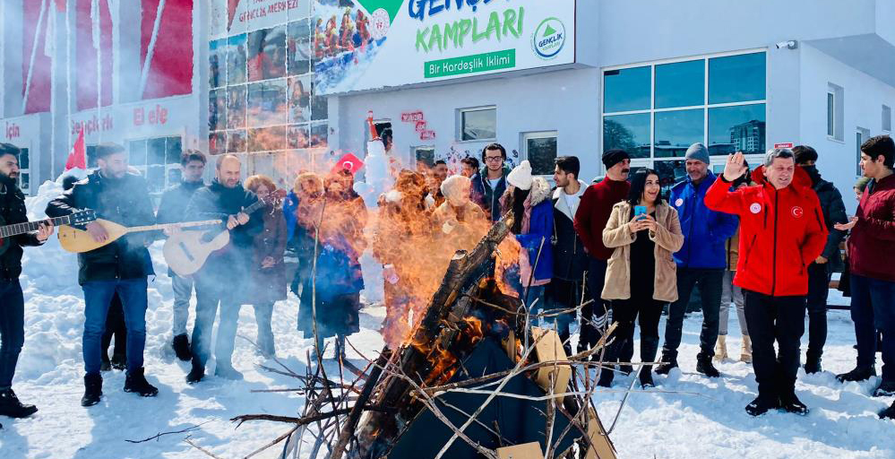 Yakutiye Gençlik Merkezi’nde nevruz ateşi
