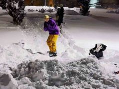 Kale Önünde Snowboard Şov